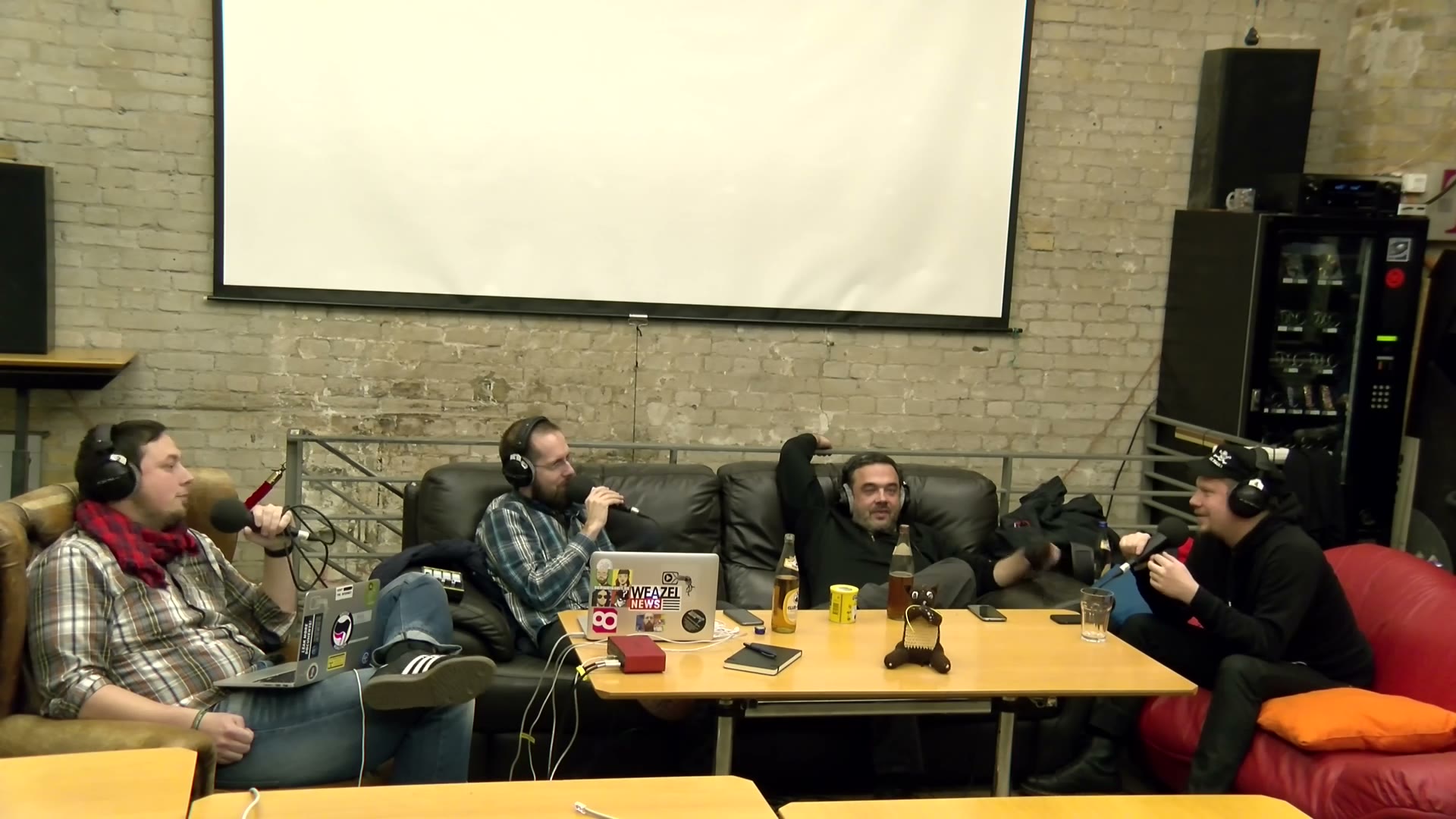 Chaosradio 217: "Professional Hackers"